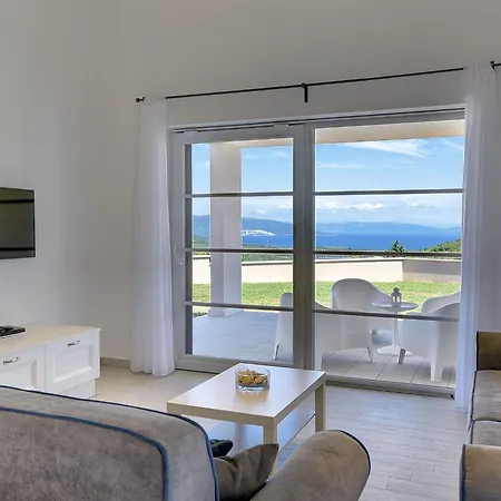 Tatil Evi Luxurious With Pool In Kavran