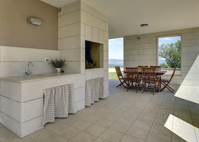 Luxurious With Pool In * Kavran