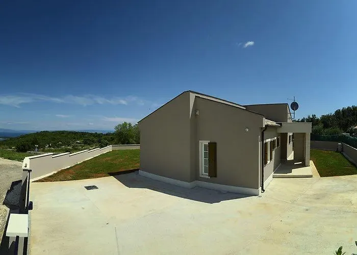 Luxurious With Pool In