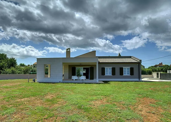 Luxurious With Pool In *