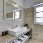 Semesterbostad Luxurious With Pool In *