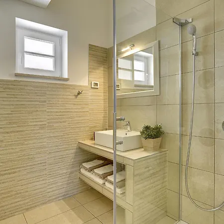 Дом отдыха Luxurious With Pool In