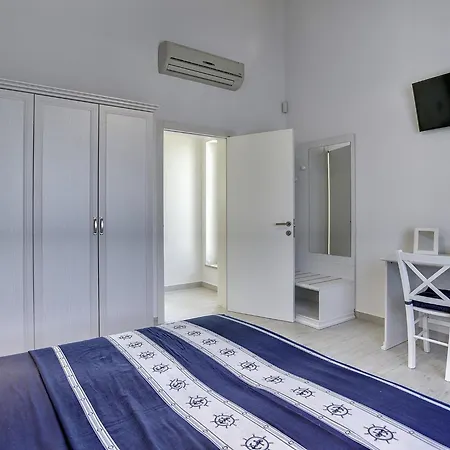 Semesterbostad Luxurious With Pool In Kavran