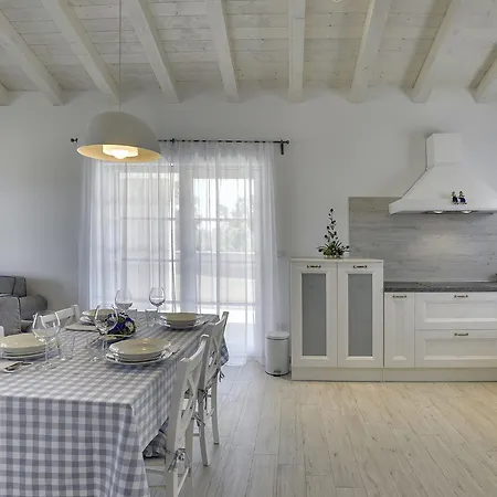 Luxurious With Pool In Semesterbostad