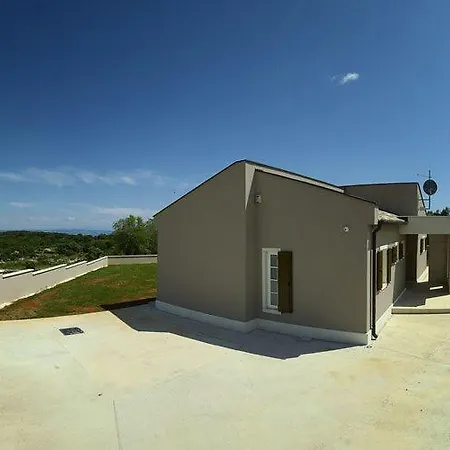Luxurious With Pool In